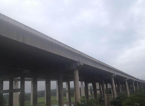 河南省连霍高速阳坪大桥预应力碳纤维板加固