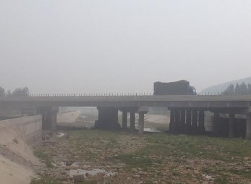 河南省连霍高速洪阳河大桥预应力碳纤维板加固